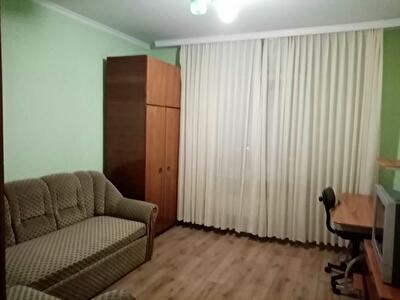 Володимира Маяковського просп.