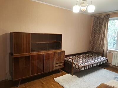 Київ, Голосіївський просп., 21