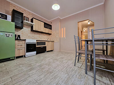 Київ, Драгоманова вул., 2Б