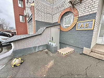 Київ, Саперно-Слобідська вул., 8