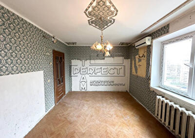 Киев, Ларисы Руденко ул., 10В