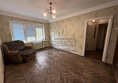 Київ, Юності вул., 4
