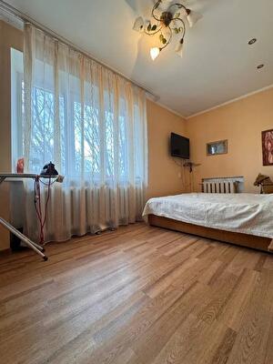 Днепр, Александра Поля просп., 50А