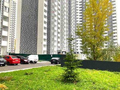 Київ, Коноплянська вул., 22Б