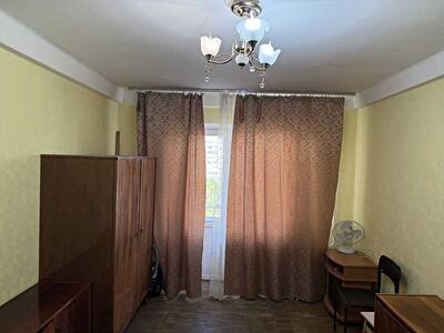 Київ, Йорданська вул., 8