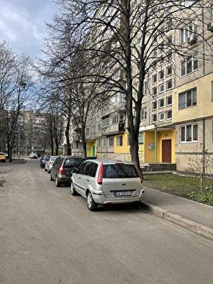 Київ, Гната Юри вул., 2/12