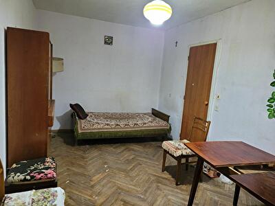 Київ, Ольжича вул., 11