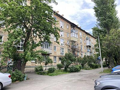 Київ, Валентина Сєрова вул., 30А