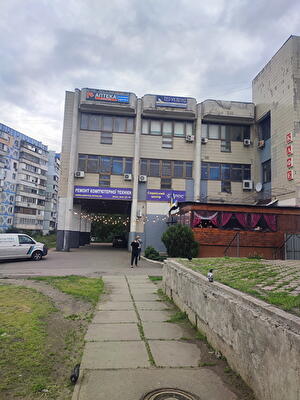 Київ, Володимира Маяковського просп., 15