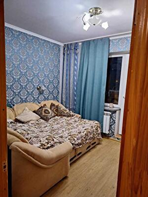 Київ, Героїв Дніпра вул., 35