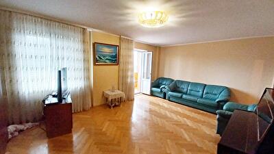 Київ, Ревуцького вул., 8