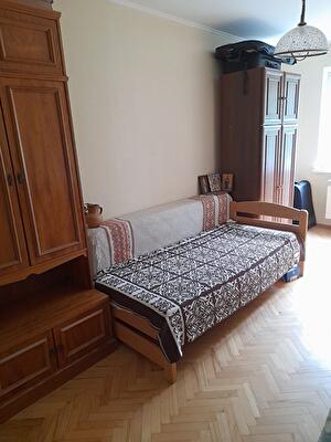 Київ, Миколи Василенка вул., 4