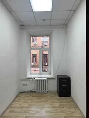 Київ, Петра Сагайдачного вул., 12