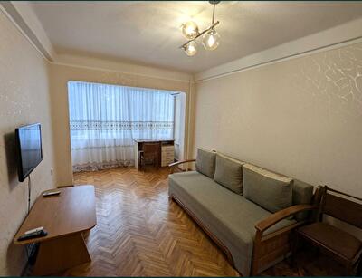 Київ, Ентузіастів вул., 33