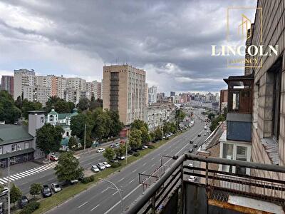 Київ, Голосіївський просп., 25