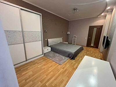 Київ, Дмитрівська вул., 82