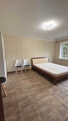 Київ, Салютна вул., 21