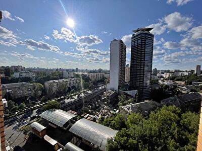 Лесі Українки бул., 7Б