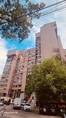 Киев, Владимира Антоновича ул., 100