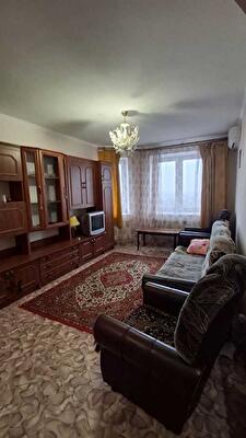 Київська обл., Києво-Святошинський район, с. Святопетрівське, Теплична вул., 42