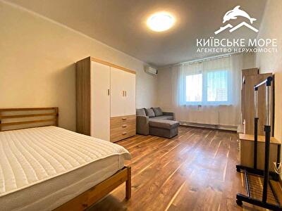 Київ, Воскресенська вул., 12В