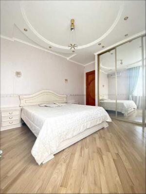 Киев, Леси Украинки бул., 23