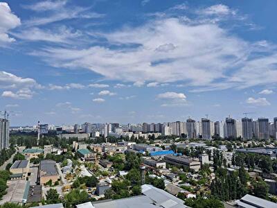 Київ, Причальна вул., 10