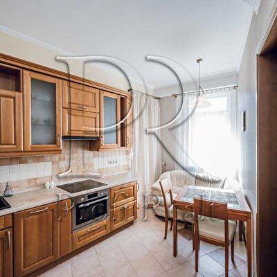 Київ, Євгена Коновальця вул., 36Б
