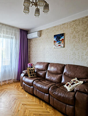 Київ, Академіка Курчатова вул., 23