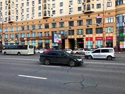 Київ, Полтавська вул., 10