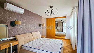 Київ, Голосіївський просп., 95А