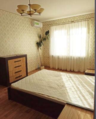 Киев, Голосеевский просп., Максимовича 9