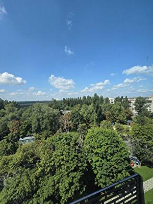Київ, Метрологічна вул., 107