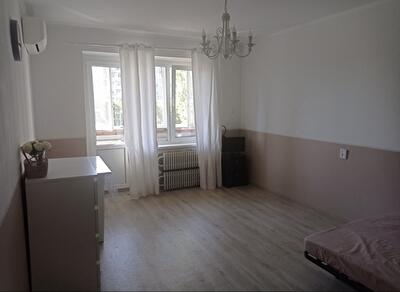 Дніпро, Добровольцев вул., 6
