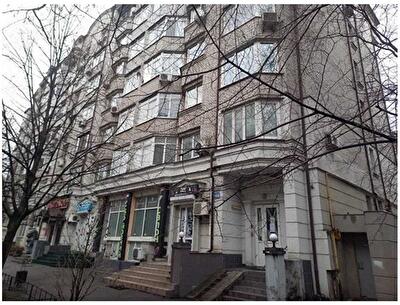 Київ, Андрія Головка вул., 12