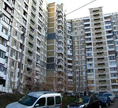 Срібнокільська вул., 8