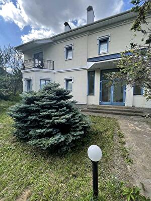 Києво-Святошинський район, с. Петропавлівська Борщагівка, Борщагівська вул., 67