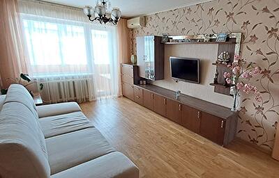 Миколая Михновського вул., 11