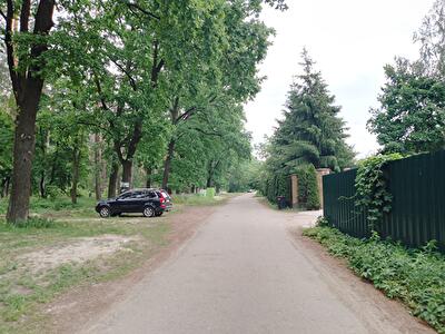 Киев, Синеозерная ул., фасад с видом на лес ; 6,5 сот. +4 сотки !
