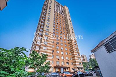 Київ, Краківська вул., 27