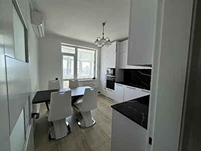 Київ, Драгоманова вул., 40З