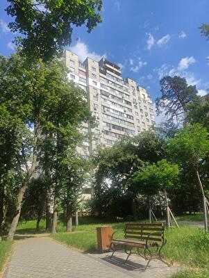 Киев, Чернобыльская ул., 12