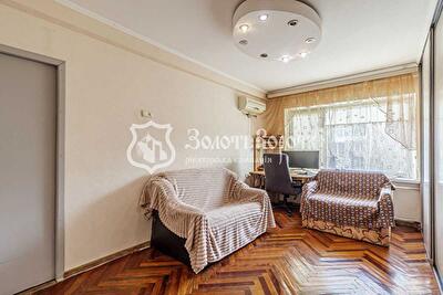 Курнатовського, 22
