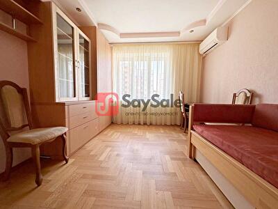 Київ, Анни Ахматової вул., 35Б