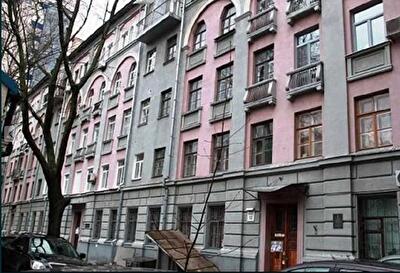 Київ, Дарвіна вул., 10