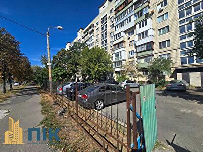 Київ, Братиславська вул., 26