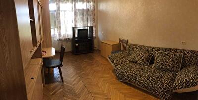 Киев, Льва Толстого ул., 33