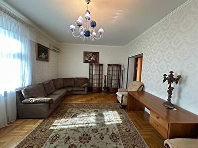 Днепр, Евгения Коновальца пер., 13