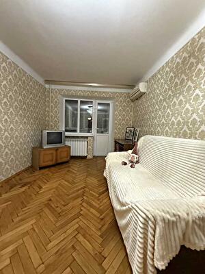 Киев, Строителей ул., 8
