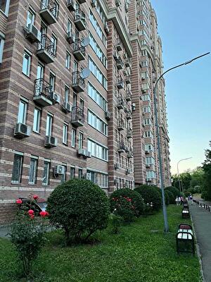 Київ, Голосіївська вул., 13Б